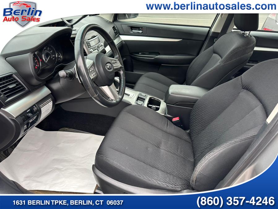 2010 Subaru Legacy 2.5i Premium photo