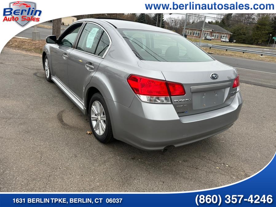 2010 Subaru Legacy 2.5i Premium photo