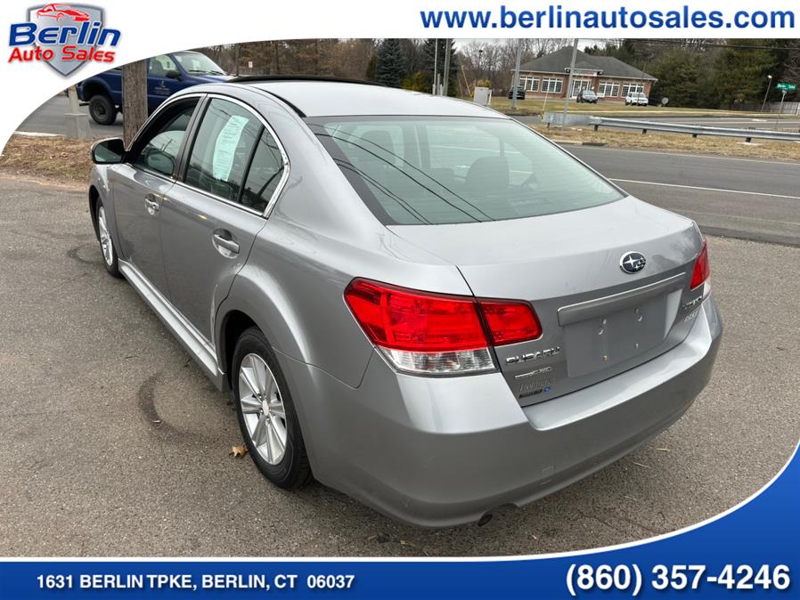2010 Subaru Legacy 2.5i Premium photo