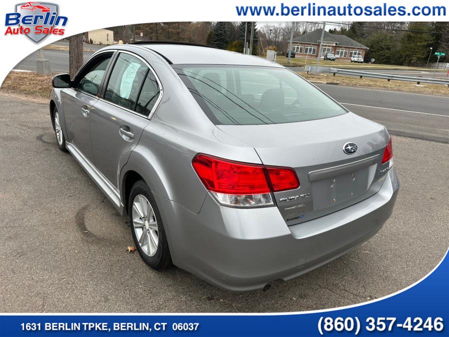 2010 Subaru Legacy 2.5i Premium photo