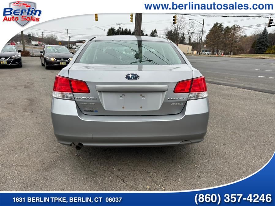 2010 Subaru Legacy 2.5i Premium photo