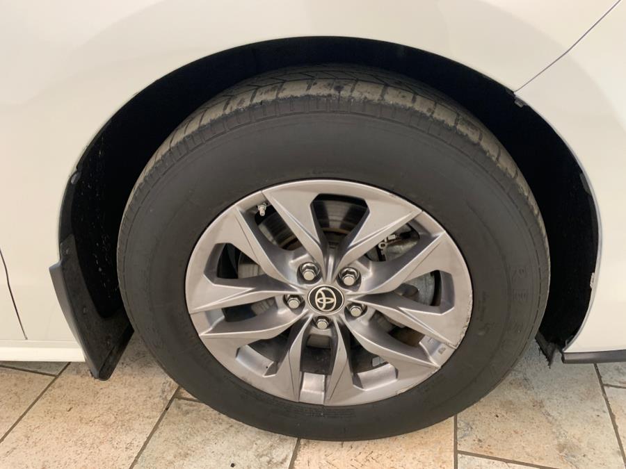2021 Toyota Sienna XLE FWD 8-Passenger (Natl) photo