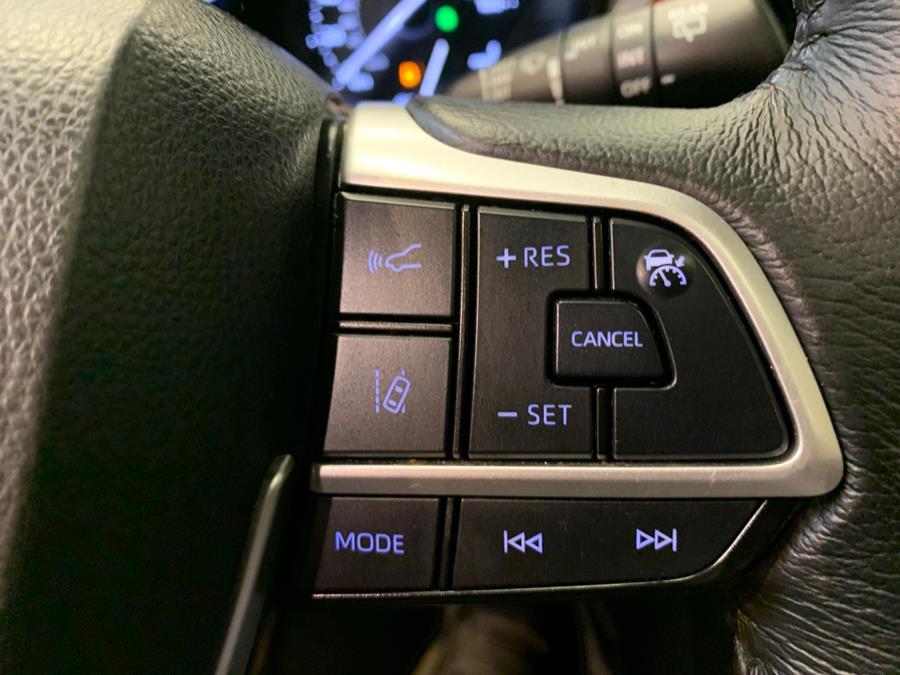 2021 Toyota Sienna XLE FWD 8-Passenger (Natl) photo