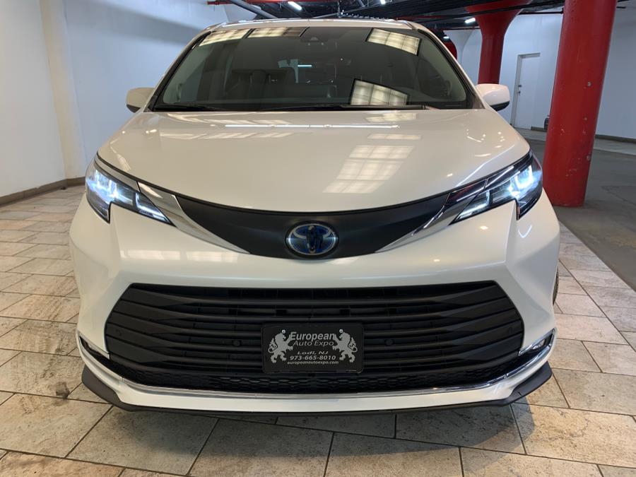 2021 Toyota Sienna XLE FWD 8-Passenger (Natl) photo