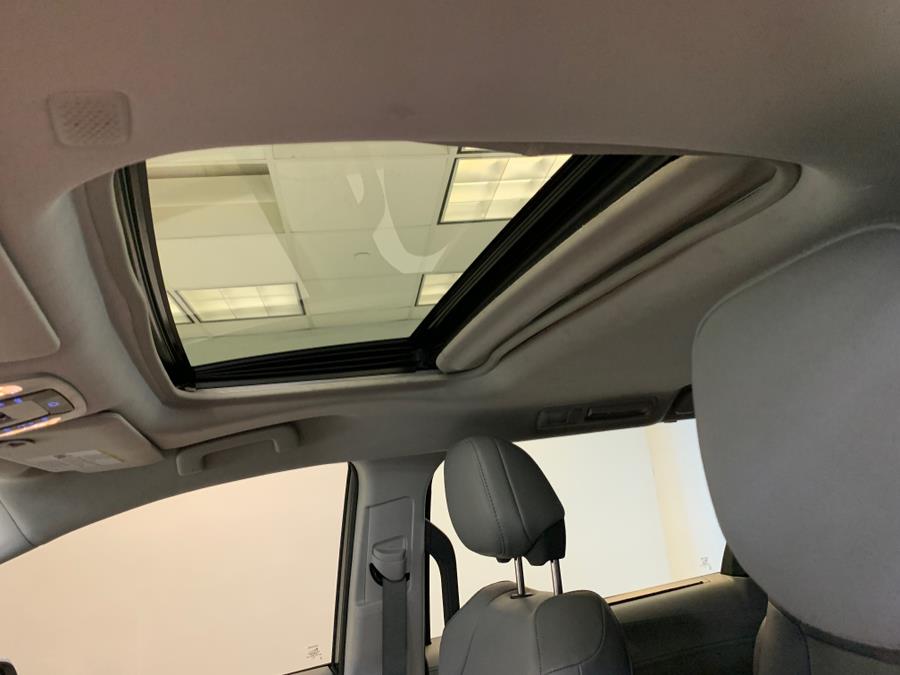 2021 Toyota Sienna XLE FWD 8-Passenger (Natl) photo