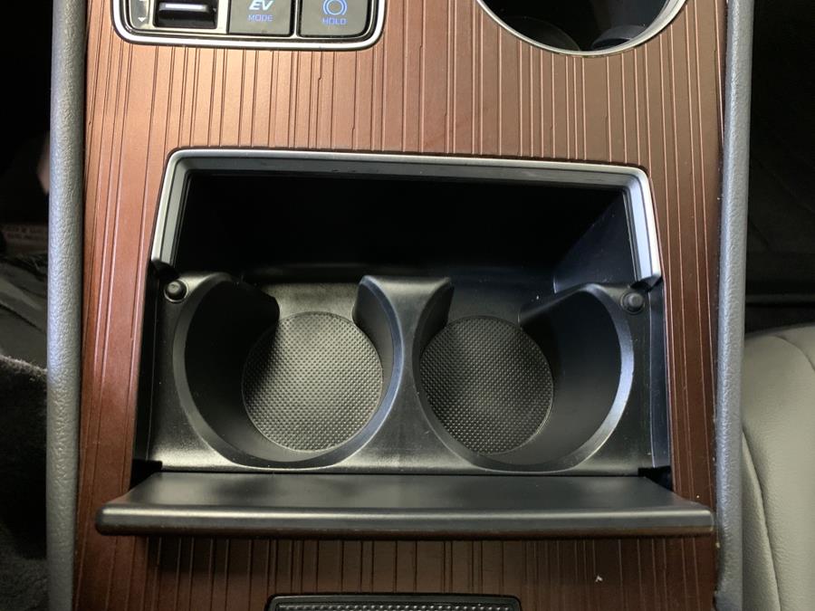 2021 Toyota Sienna XLE FWD 8-Passenger (Natl) photo
