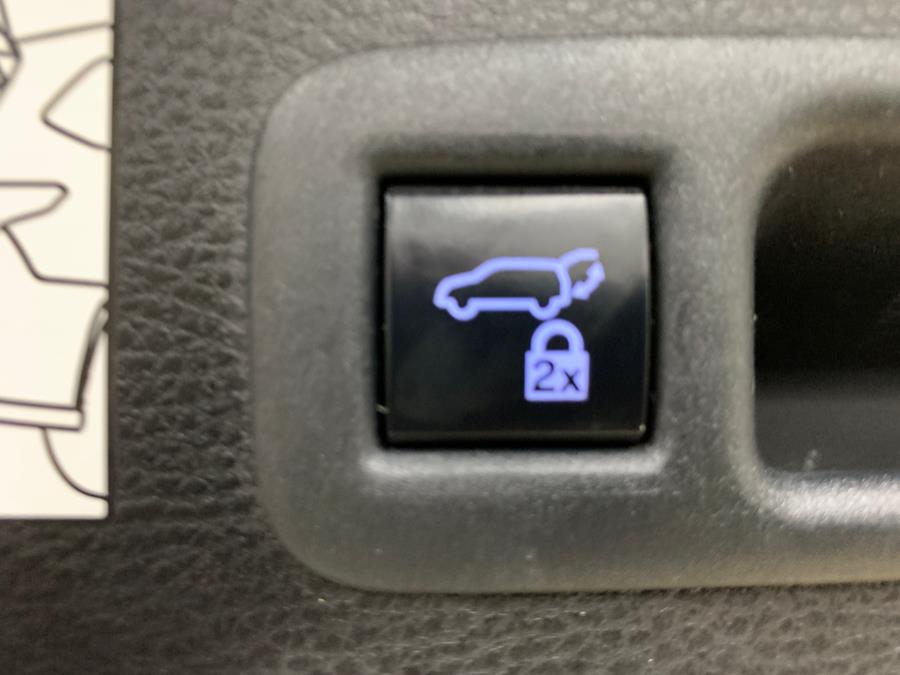 2021 Toyota Sienna XLE FWD 8-Passenger (Natl) photo