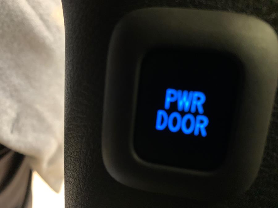 2021 Toyota Sienna XLE FWD 8-Passenger (Natl) photo