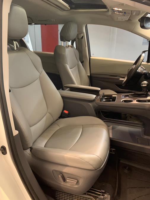 2021 Toyota Sienna XLE FWD 8-Passenger (Natl) photo