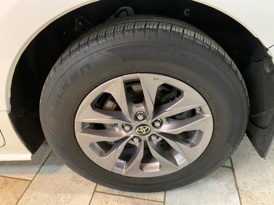 2021 Toyota Sienna XLE FWD 8-Passenger (Natl) photo