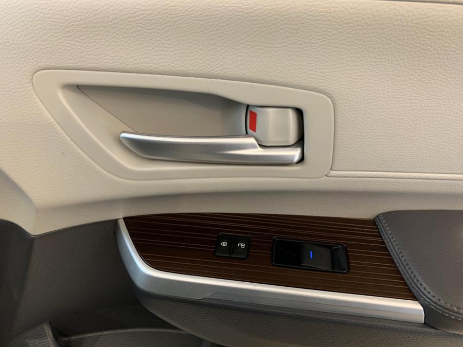 2021 Toyota Sienna XLE FWD 8-Passenger (Natl) photo
