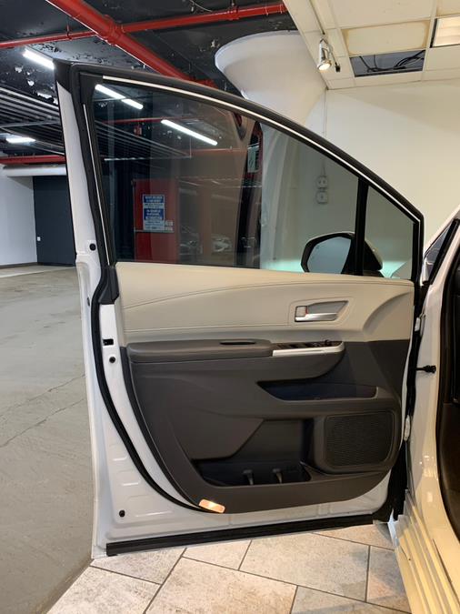 2021 Toyota Sienna XLE FWD 8-Passenger (Natl) photo