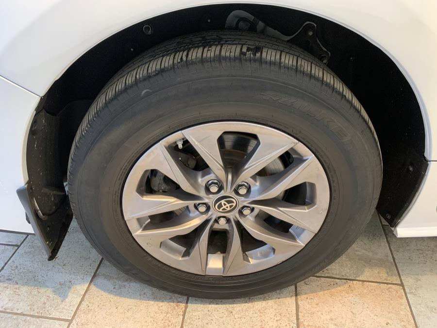 2021 Toyota Sienna XLE FWD 8-Passenger (Natl) photo