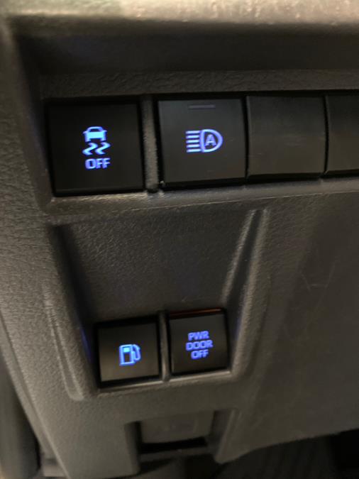 2021 Toyota Sienna XLE FWD 8-Passenger (Natl) photo