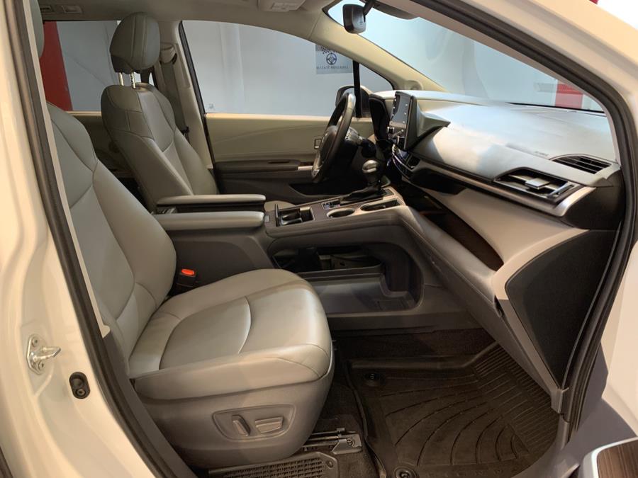 2021 Toyota Sienna XLE FWD 8-Passenger (Natl) photo