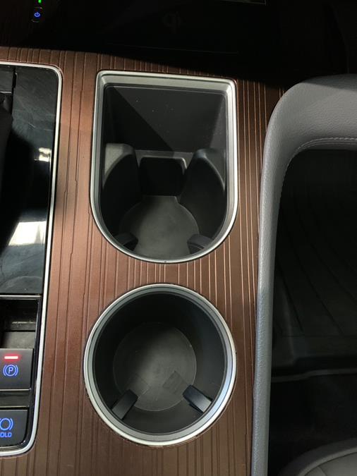 2021 Toyota Sienna XLE FWD 8-Passenger (Natl) photo
