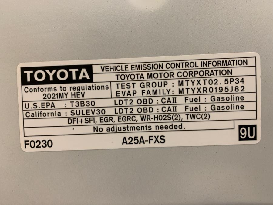 2021 Toyota Sienna XLE FWD 8-Passenger (Natl) photo