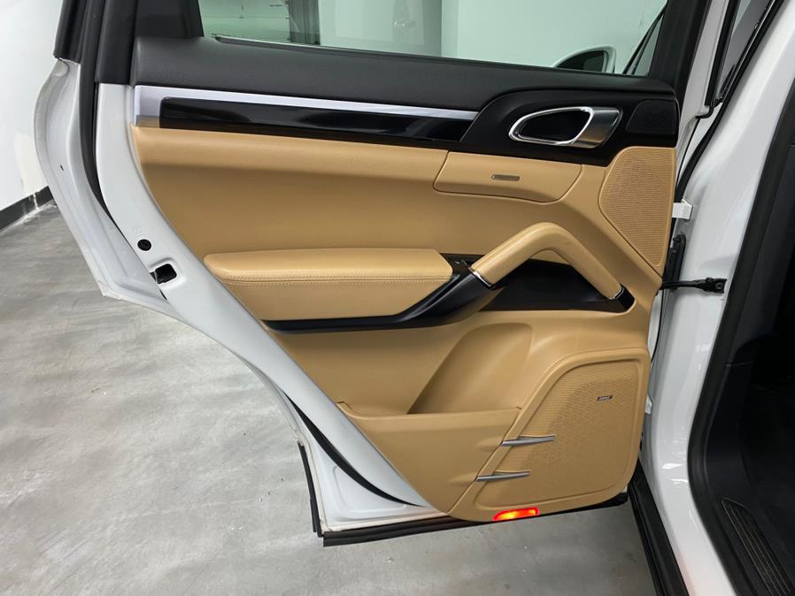 2018 Porsche Cayenne Platinum Edition AWD photo