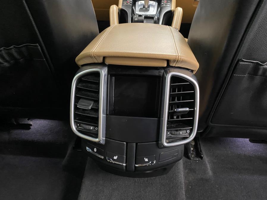 2018 Porsche Cayenne Platinum Edition AWD photo