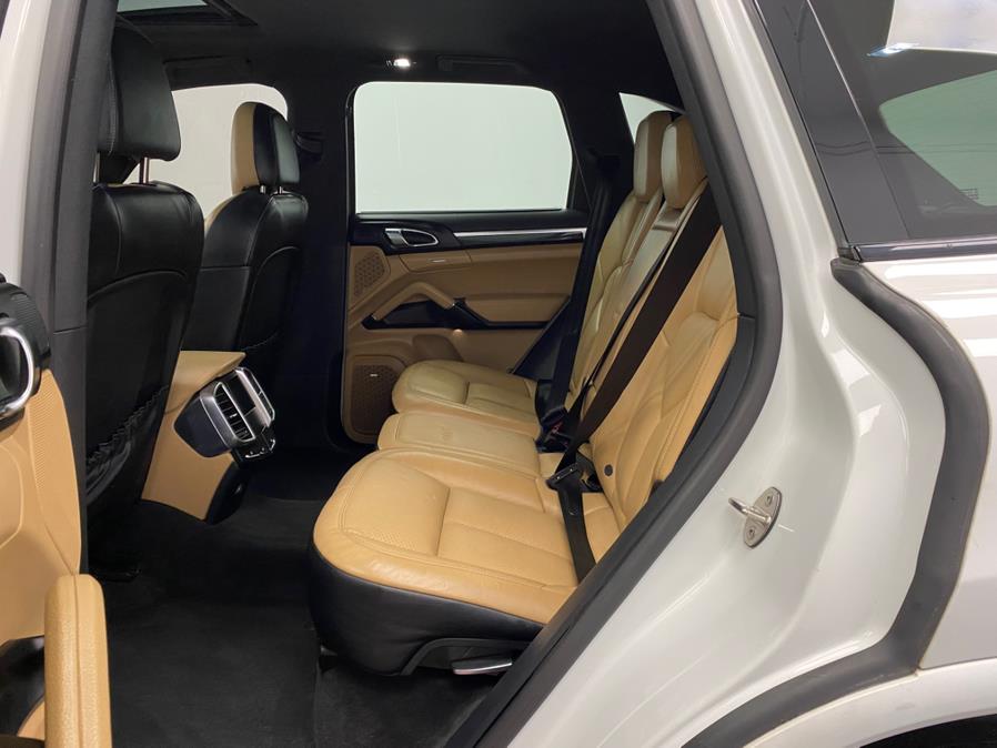 2018 Porsche Cayenne Platinum Edition AWD photo
