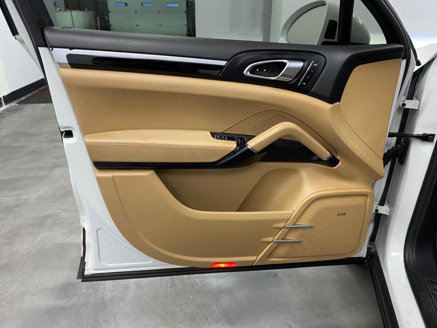 2018 Porsche Cayenne Platinum Edition AWD photo