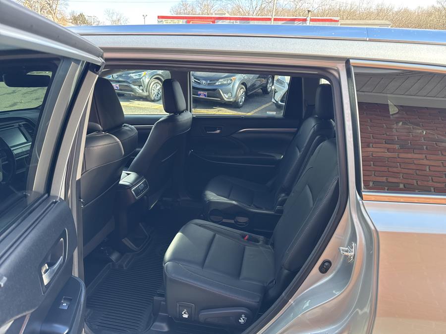 2018 Toyota Highlander Limited V6 AWD photo