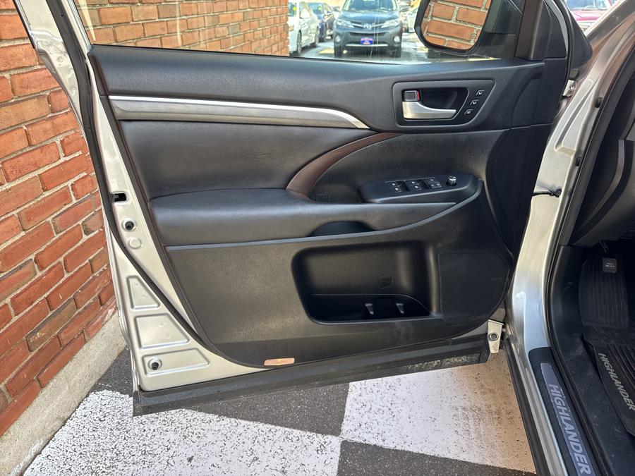 2018 Toyota Highlander Limited V6 AWD photo