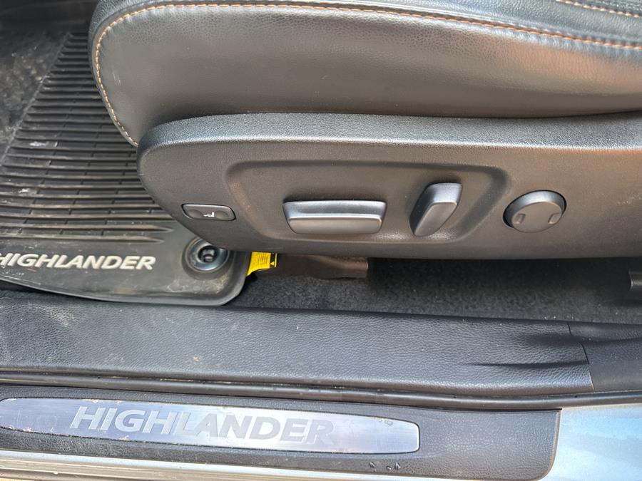 2018 Toyota Highlander Limited V6 AWD photo