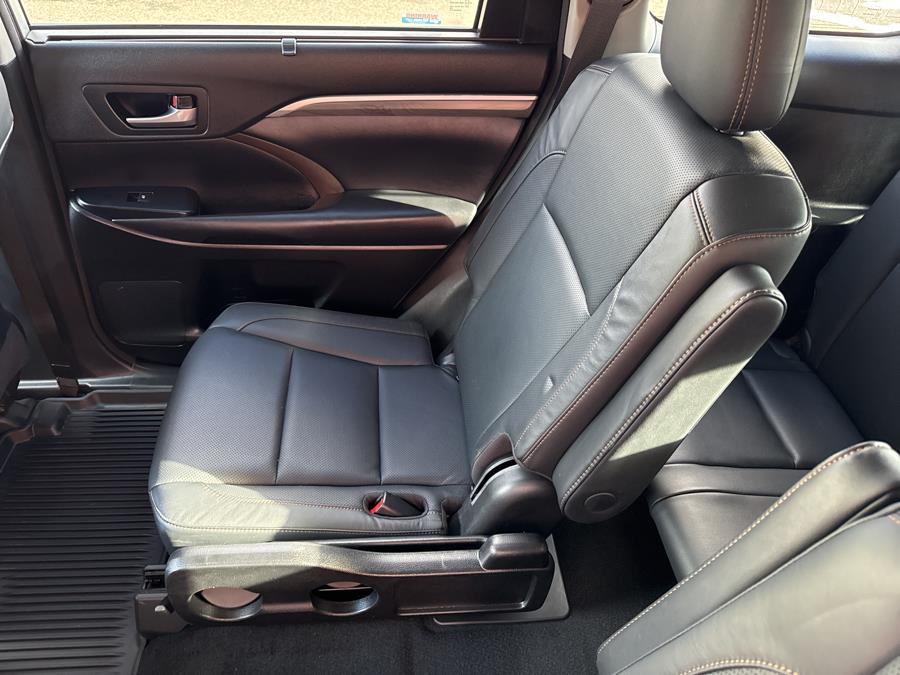 2018 Toyota Highlander Limited V6 AWD photo