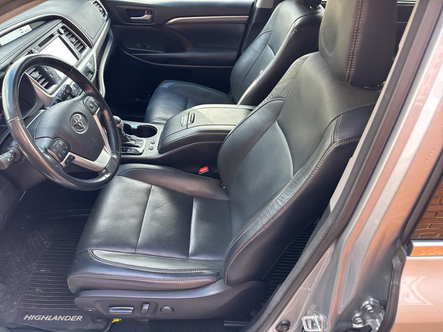 2018 Toyota Highlander Limited V6 AWD photo