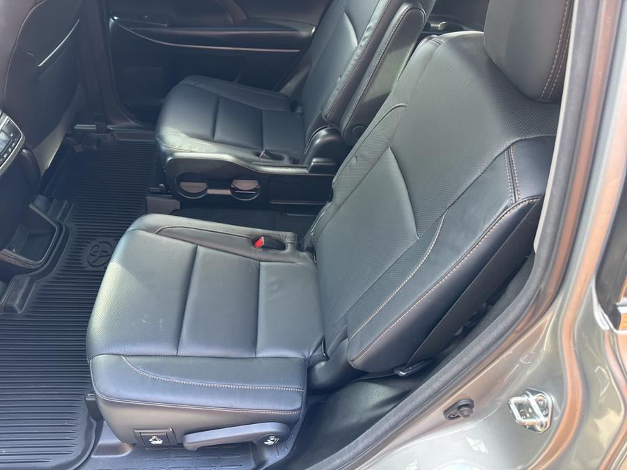 2018 Toyota Highlander Limited V6 AWD photo
