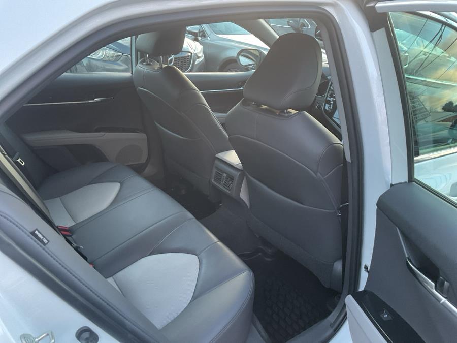 2020 Toyota Camry XLE Auto (Natl) photo