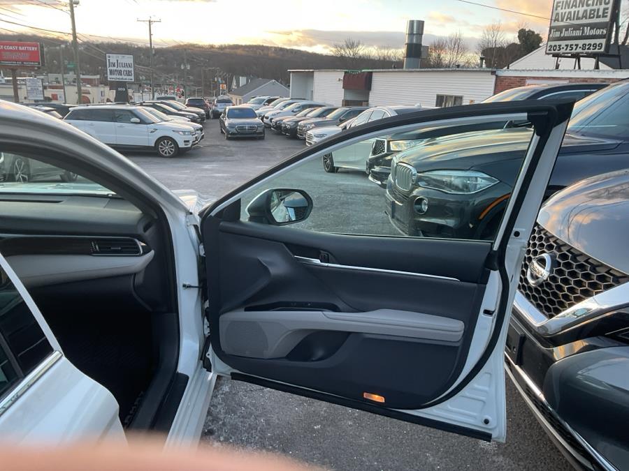 2020 Toyota Camry XLE Auto (Natl) photo