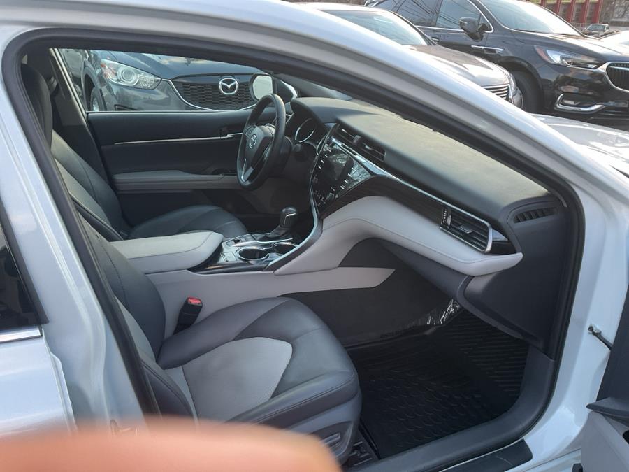 2020 Toyota Camry XLE Auto (Natl) photo