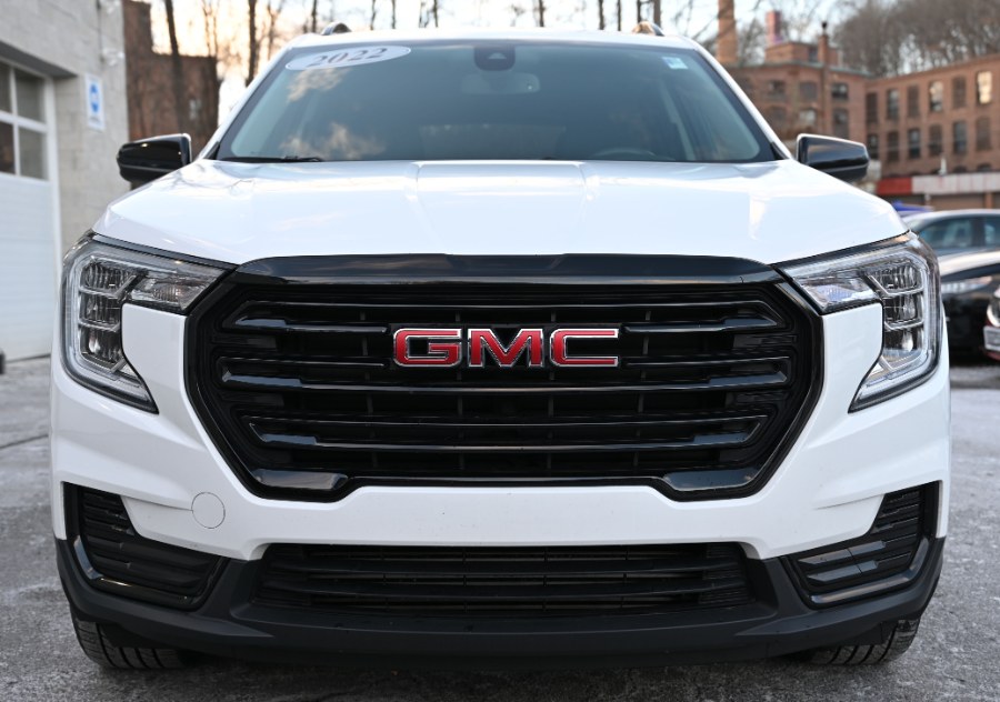2022 GMC Terrain AWD 4dr SLE photo