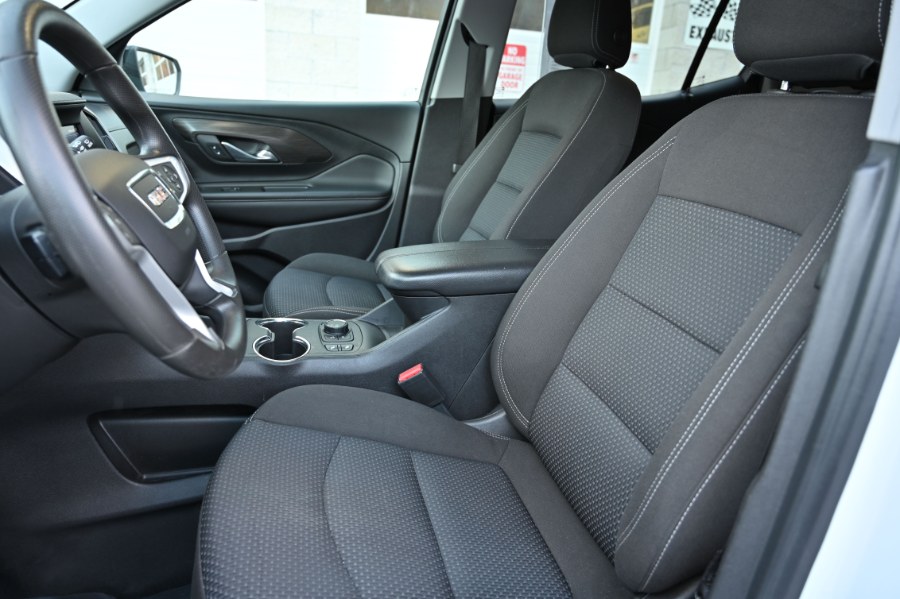 2022 GMC Terrain AWD 4dr SLE photo