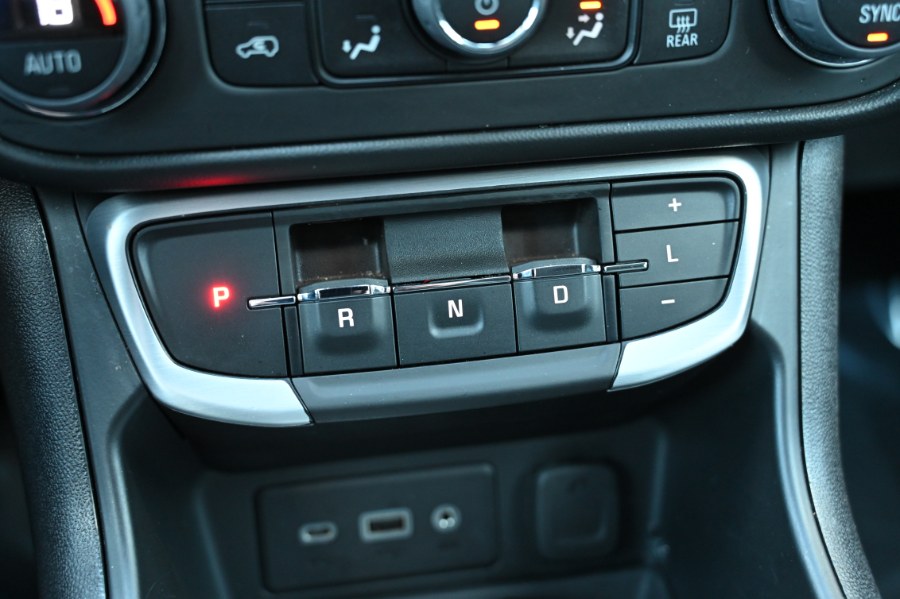 2022 GMC Terrain AWD 4dr SLE photo