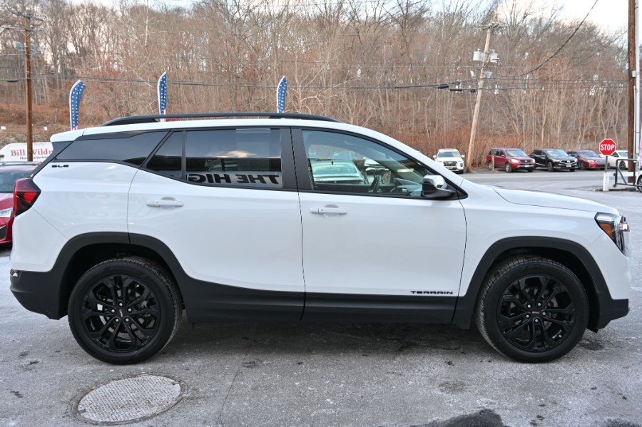 2022 GMC Terrain AWD 4dr SLE photo