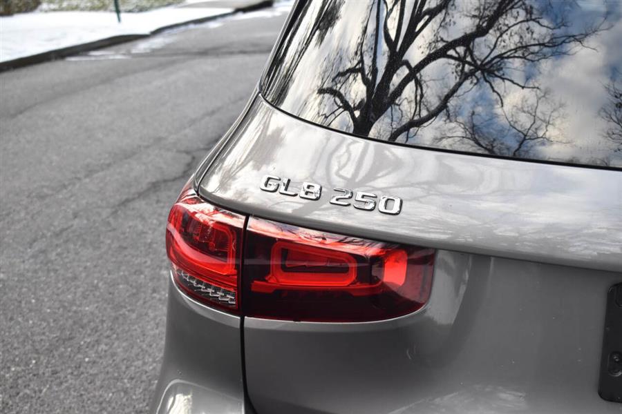 2021 Mercedes-Benz GLB GLB 250 4dr SUV photo