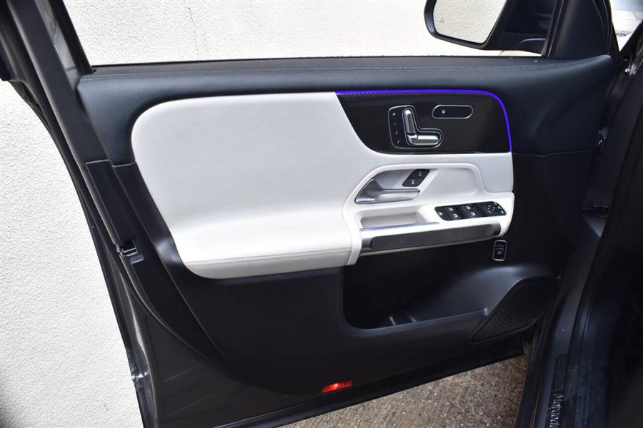 2021 Mercedes-Benz GLB GLB 250 4dr SUV photo