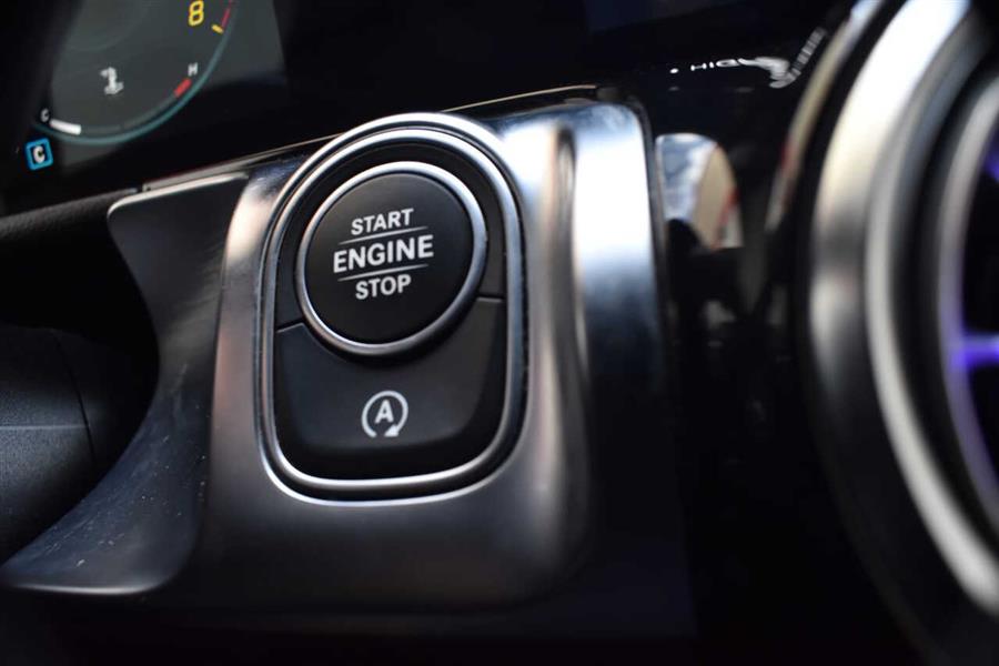 2021 Mercedes-Benz GLB GLB 250 4dr SUV photo