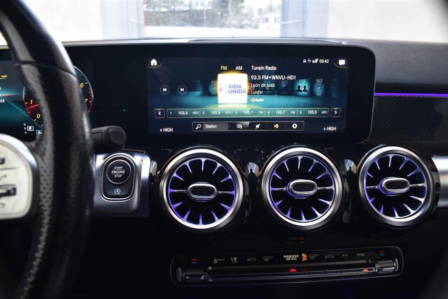2021 Mercedes-Benz GLB GLB 250 4dr SUV photo