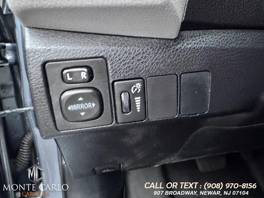 2016 Toyota Corolla 4dr Sdn Auto L (Natl) photo