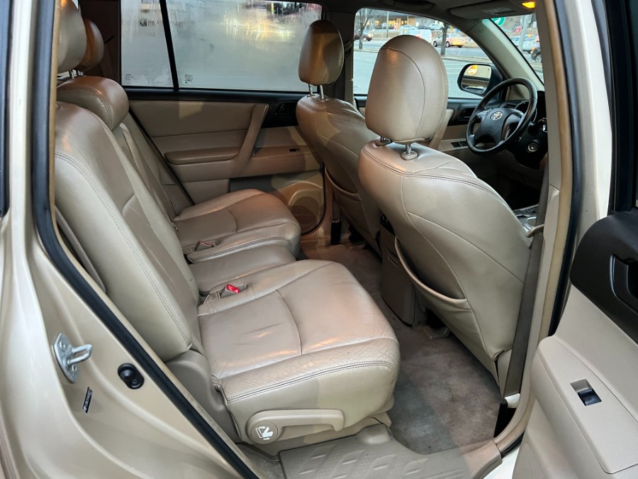 2010 Toyota Highlander photo