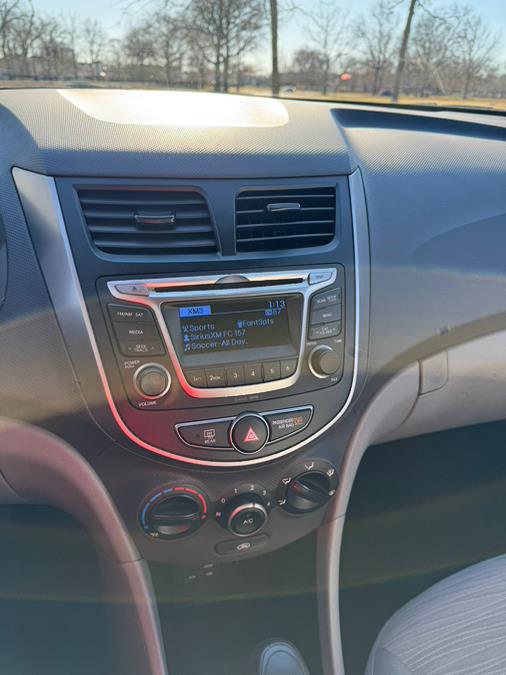 2016 Hyundai Accent 4dr Sdn Auto SE photo