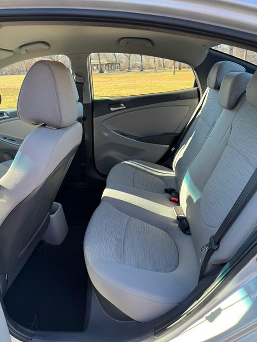 2016 Hyundai Accent 4dr Sdn Auto SE photo