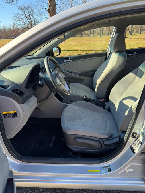 2016 Hyundai Accent 4dr Sdn Auto SE photo
