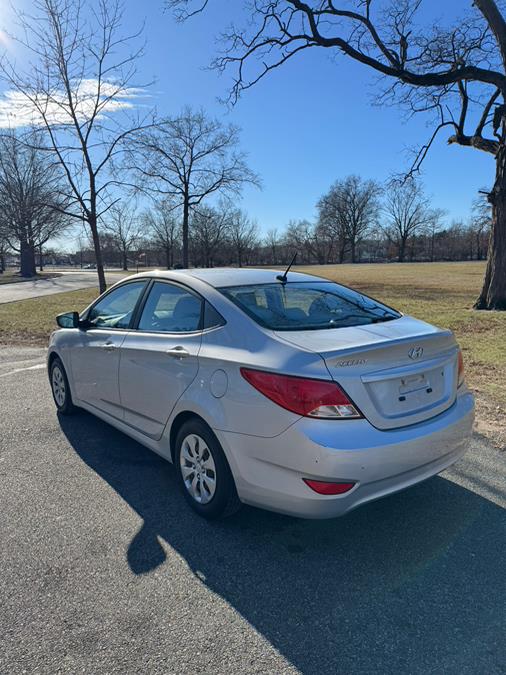 2016 Hyundai Accent 4dr Sdn Auto SE photo