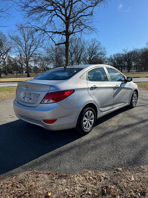 2016 Hyundai Accent 4dr Sdn Auto SE photo