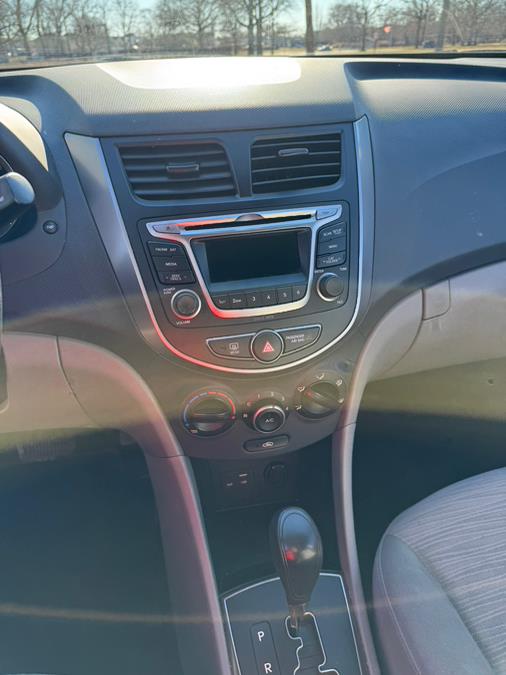 2016 Hyundai Accent 4dr Sdn Auto SE photo